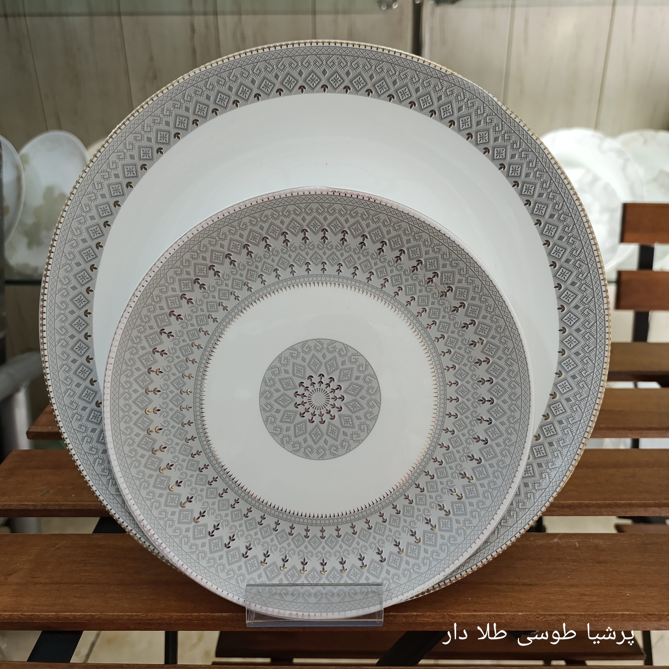 سرویس آرکوپال 26 پارچه طرح پرشیا طوسی قالب گرد برند آیرا اپال (کارخانه مقصود) سرویس آرکوپال 26 پارچه طرح پرشیا طوسی قالب گرد برند آیرا اپال (کارخانه مقصود)